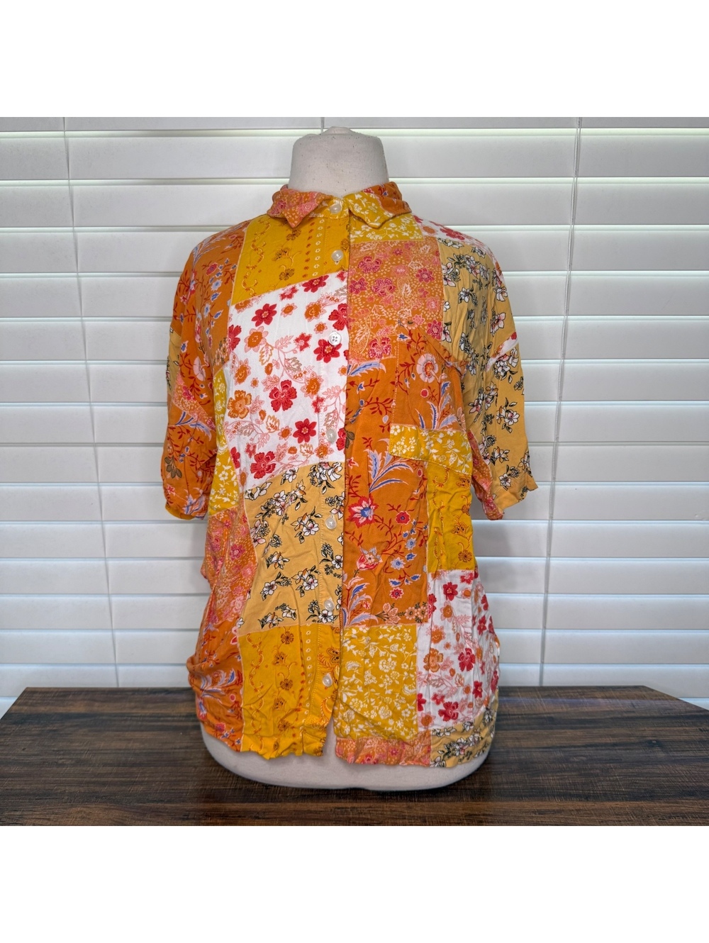 Forever 21 Patchwork Floral Button-Up Shirt Size Large